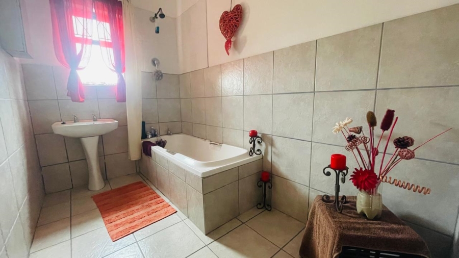 2 Bedroom Property for Sale in Beacon Bay Eastern Cape